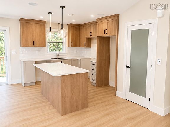 4th image of 227 Bondi Dr