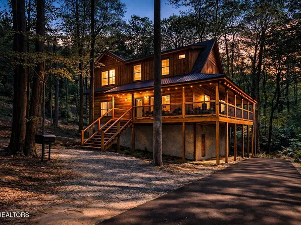 3045 Jones Creek Ln, Sevierville, TN 37876
