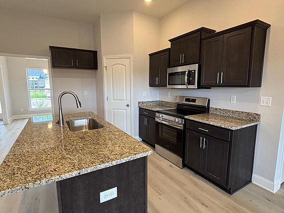 5th image of 3498 Jaguar Blvd