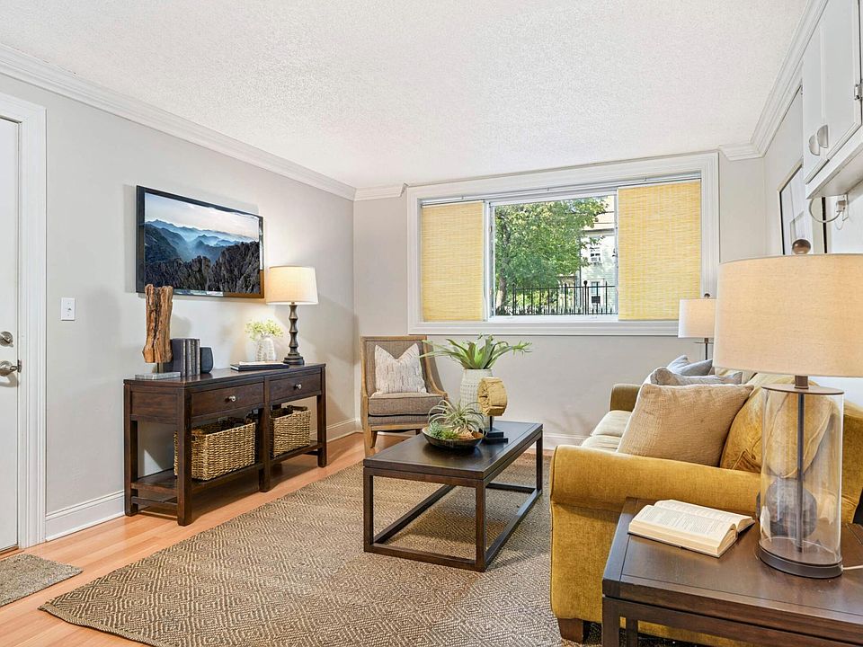 1st image of 423 W 31st St APT 1
