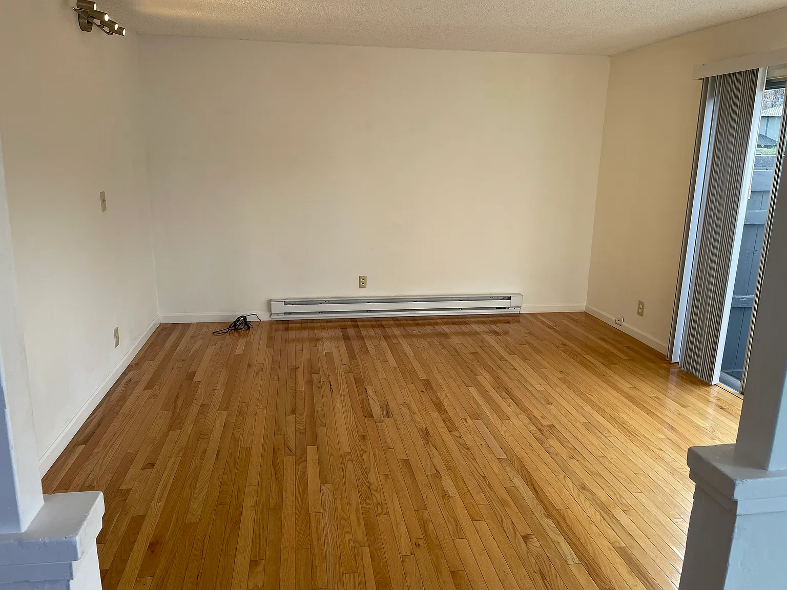 3 bed, 1.5 bath, 1092 sqft, $3,495 — Photo 2