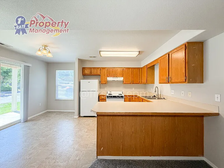 2914 W Stewart Ave #201 — Photo 7