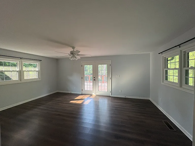 1055 College Station Rd — Photo 10