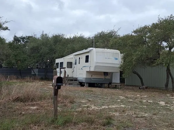 401 Steart St, Rockport, TX 78382