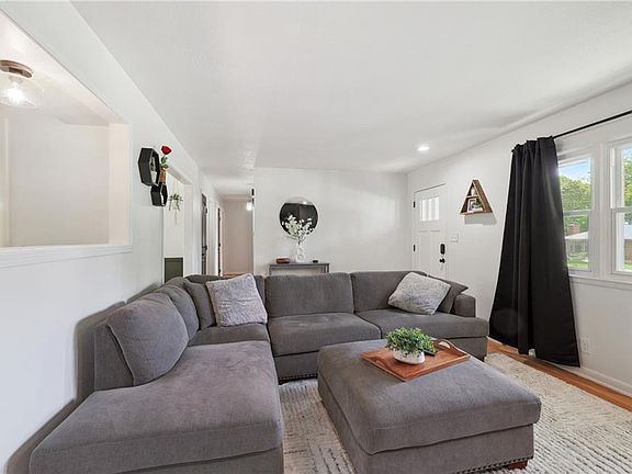 3rd image of 7821 Wallace Ave