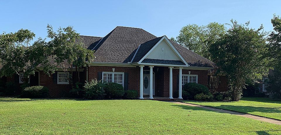 1st image of 690 Homestead Ln