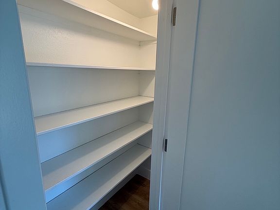 3rd image of 1020 Poplar Dr