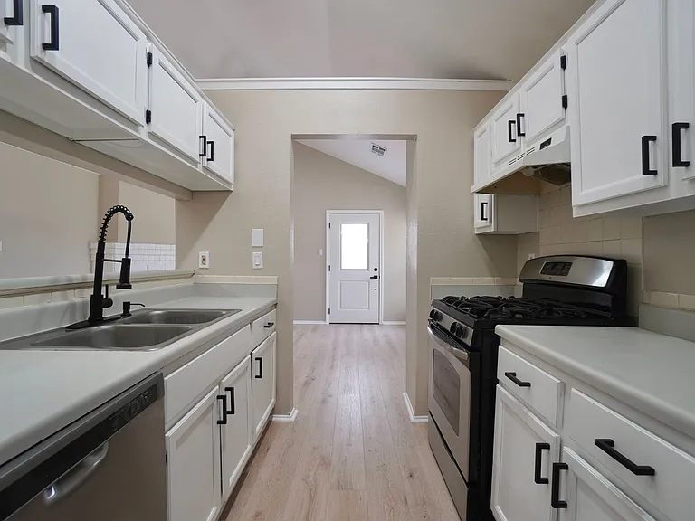 508 Greenlawn Blvd — Photo 11