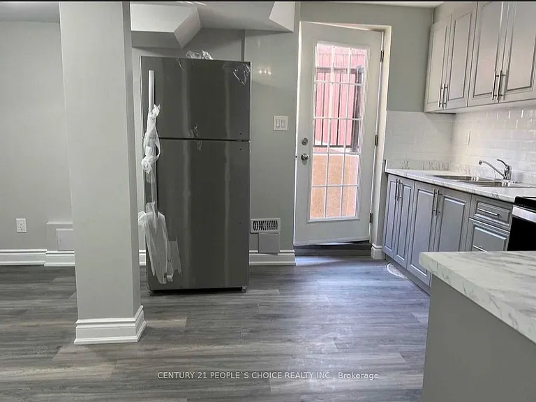 23 Travis Cres #BASEMENT — Photo 6