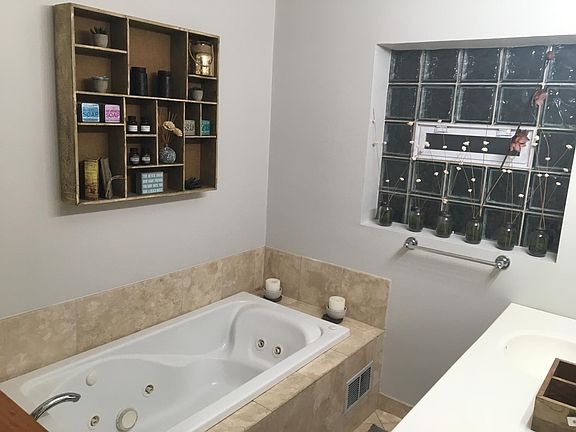 5th image of 749 S Claremont Ave APT 3