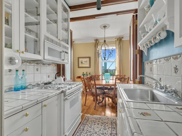 455 East 51st Street image 5 of 16