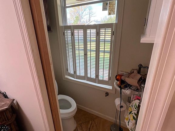 5th image of 10616 Oak Pl
