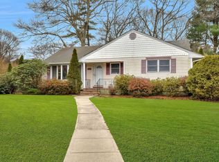 36 Ontario St, Huntington, NY 11743