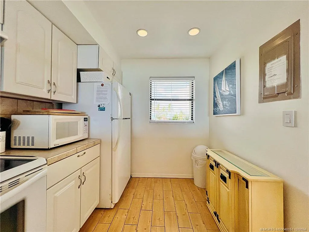 2 bed, 2.0 bath, 1053 sqft, $5,600 — Photo 4