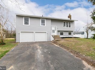 29 Penfield Ln, Sicklerville, NJ 08081