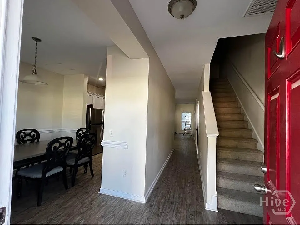 3 bed, 2.5 bath, 1757 sqft, $2,300 — Photo 2