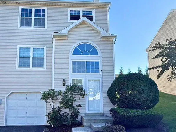 6113 Spring Knoll Dr, Harrisburg, PA 17111