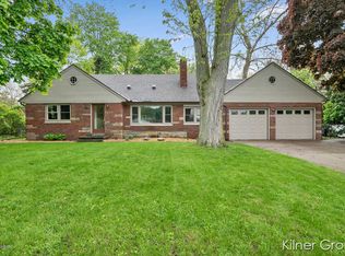 1651 Lockhart Dr NW, Grand Rapids, MI 49504