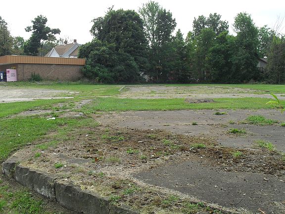 4th image of Pine St