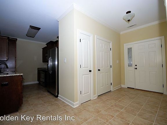 3rd image of 145 Oxford Dr