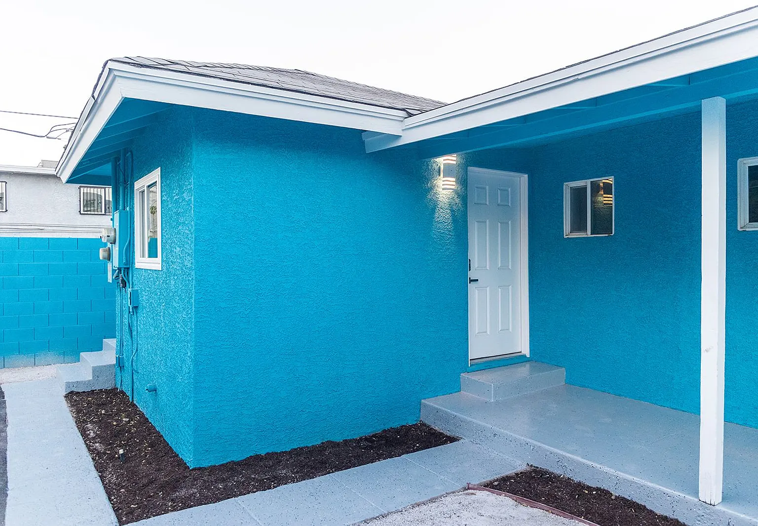 Massive 1,000 SQ FT Arts District Retreat | Utilities Included | Quiet Single-Level Living — Photo 1