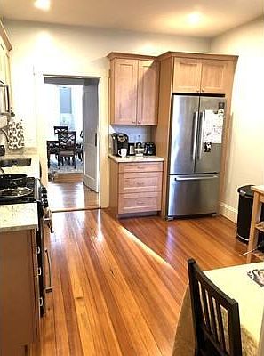 2nd image of 17 Warwick Rd APT 2