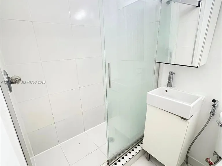 1611 Michigan Ave #4 — Photo 10