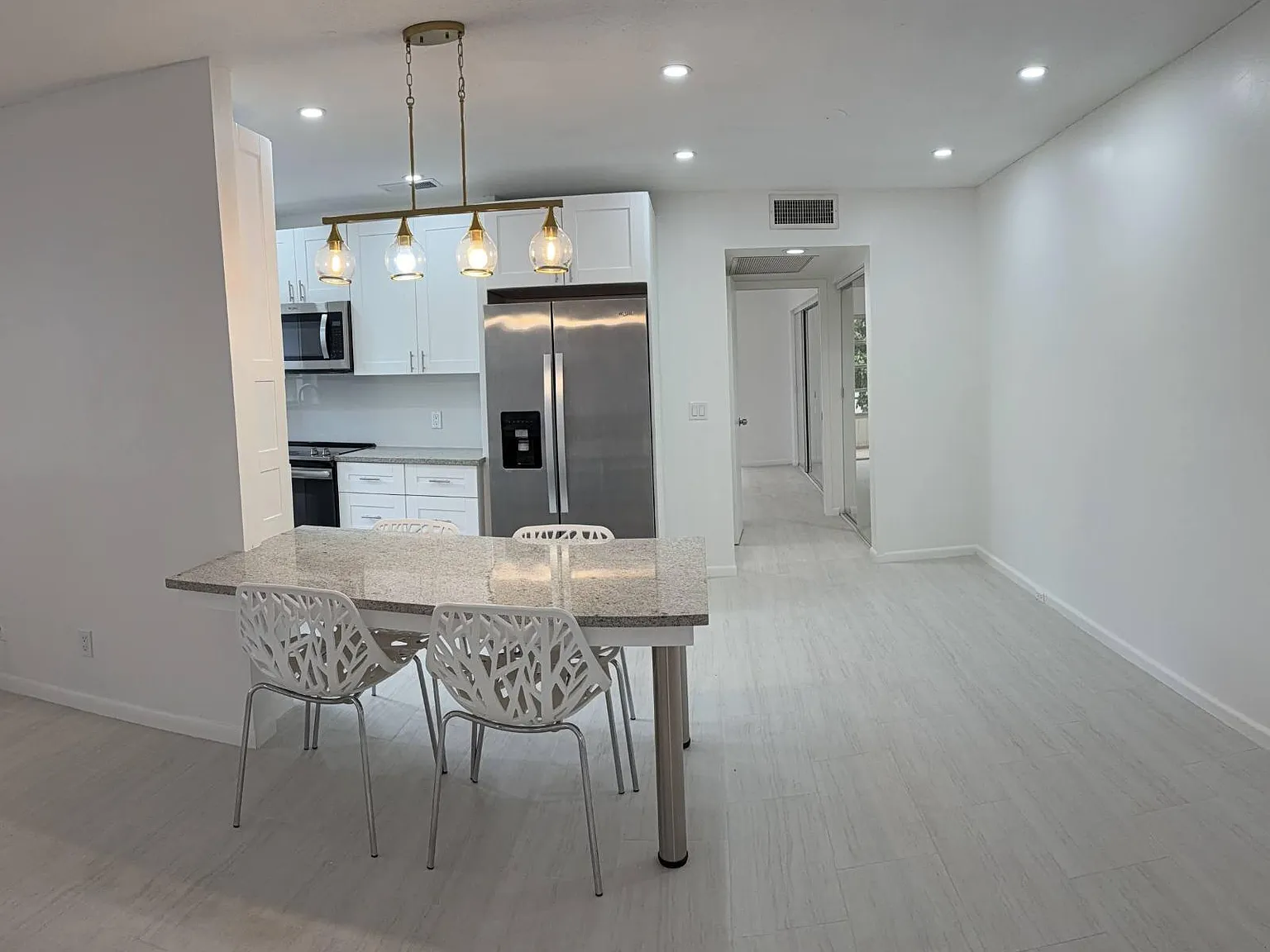 1 bed, 1.5 bath, 700 sqft, $1,600 — Photo 3