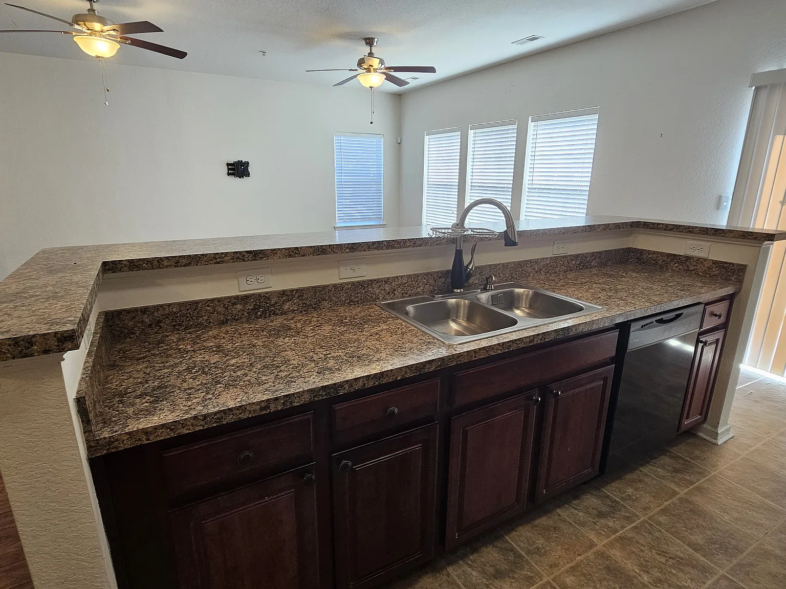 2 bed, 2.5 bath, 1480 sqft, $2,350 — Photo 4