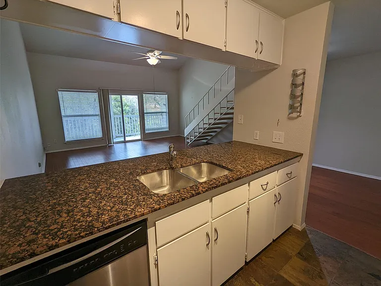 1818 S Lakeshore Blvd #36 — Photo 6