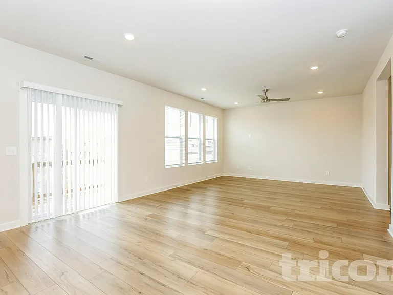 7016 Park Knoll Ln — Photo 7
