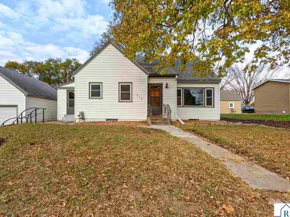 315 Oak St, Le Sueur, MN 56058