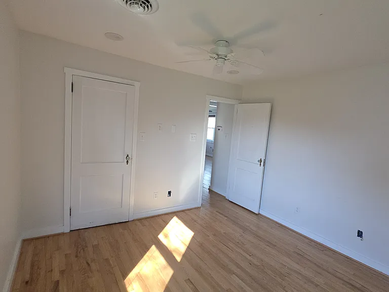304 N River Rd — Photo 19