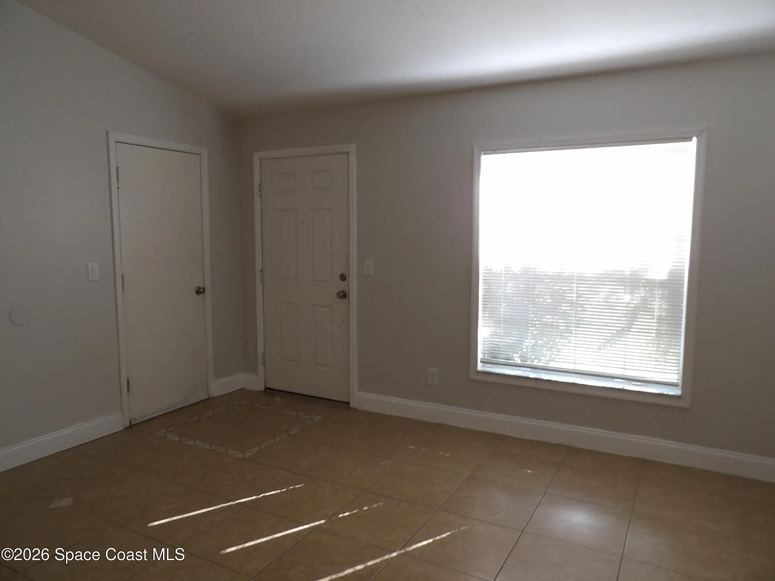 3 bed, 2.0 bath, 1257 sqft, $1,795 — Photo 3