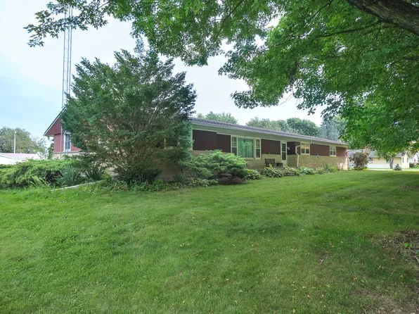 405 S 5th St, Malta, IL 60150
