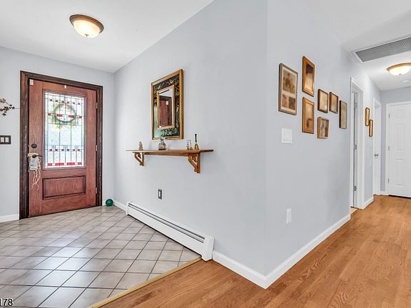 4th image of 31 Water St