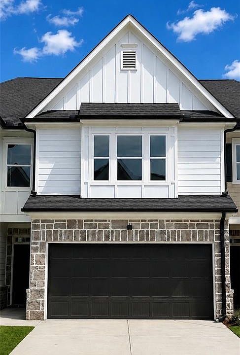 1st image of 19 Crest Dr