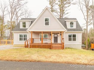 127 Cascade Ridge Rd, Fairview, NC 28730