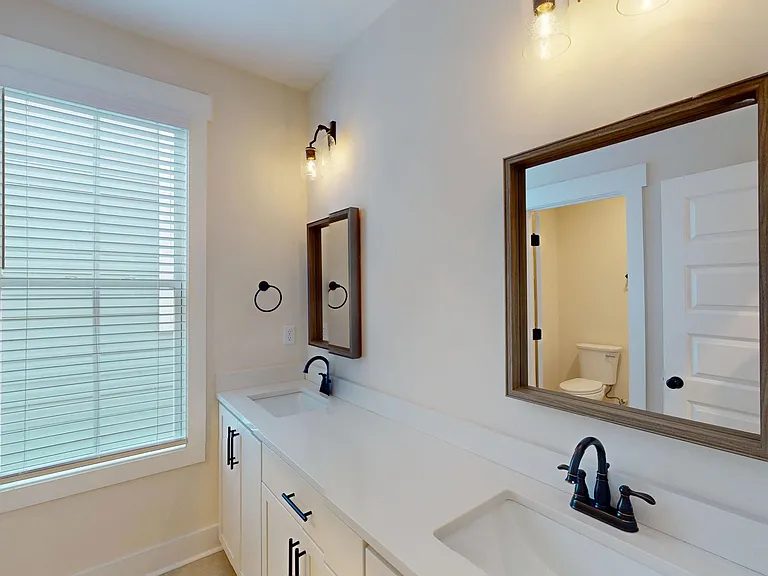 202 Northlake St — Photo 22