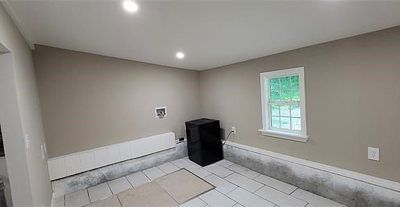 4th image of 912 Lyon Ave
