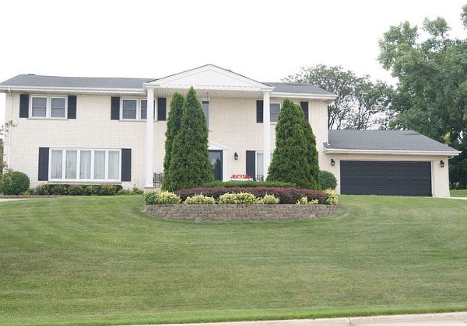 1st image of 16 Kingston Dr