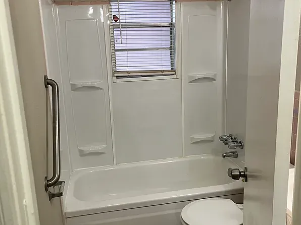 Faulkner Court Apartments — Photo 18