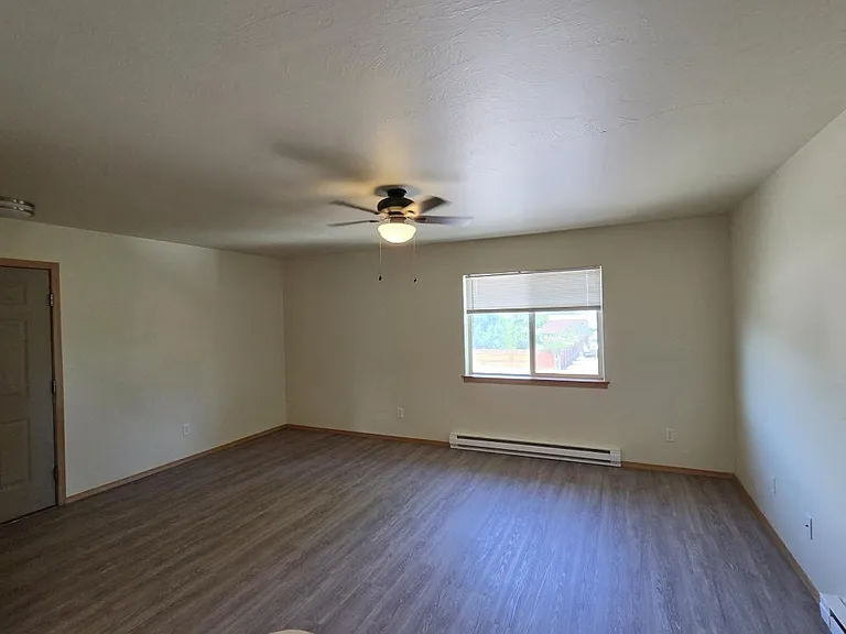 113 E Riggs St — Photo 3