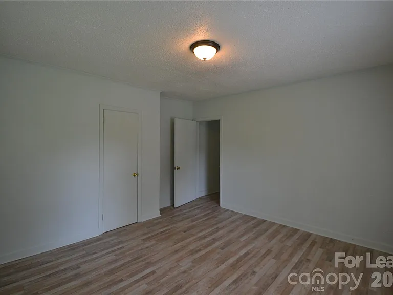 1208 Grace Ave — Photo 23