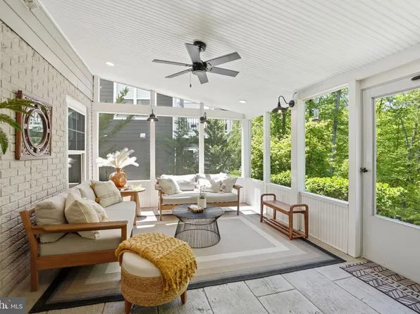 17942 Woods View Dr, Dumfries, VA 22026