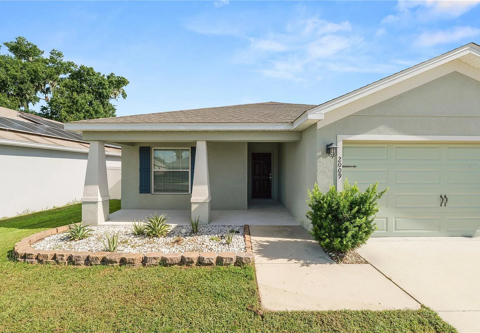 4 bed, 2.0 bath, 1715 sqft, $2,200 — Photo 2