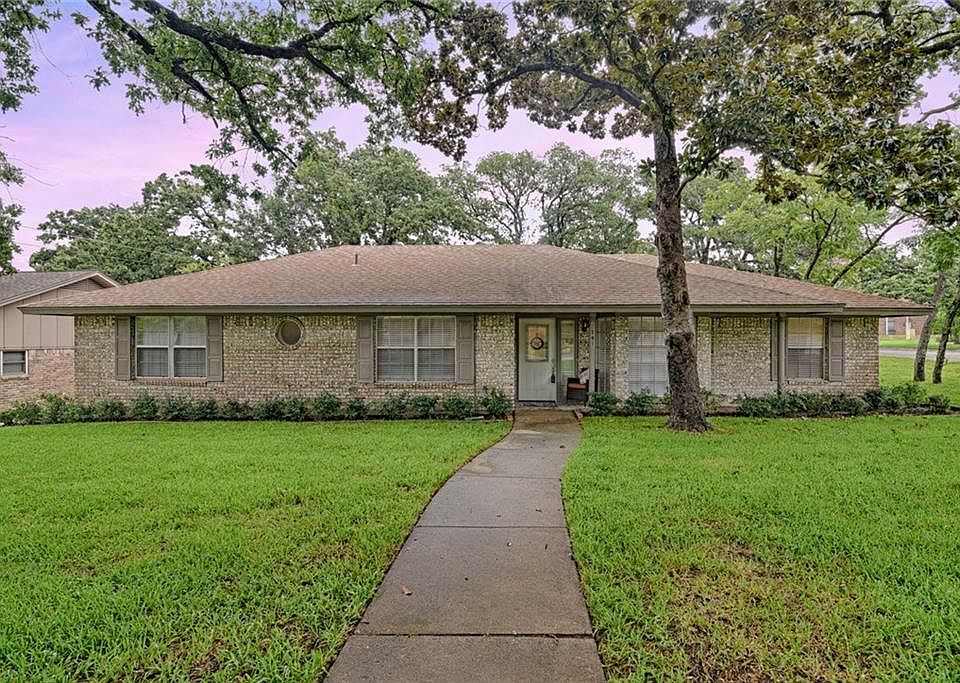 1st image of 701 Castlewood Ln
