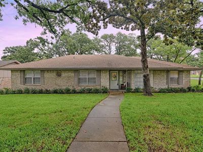 701 Castlewood Ln, Arlington, TX, 76012