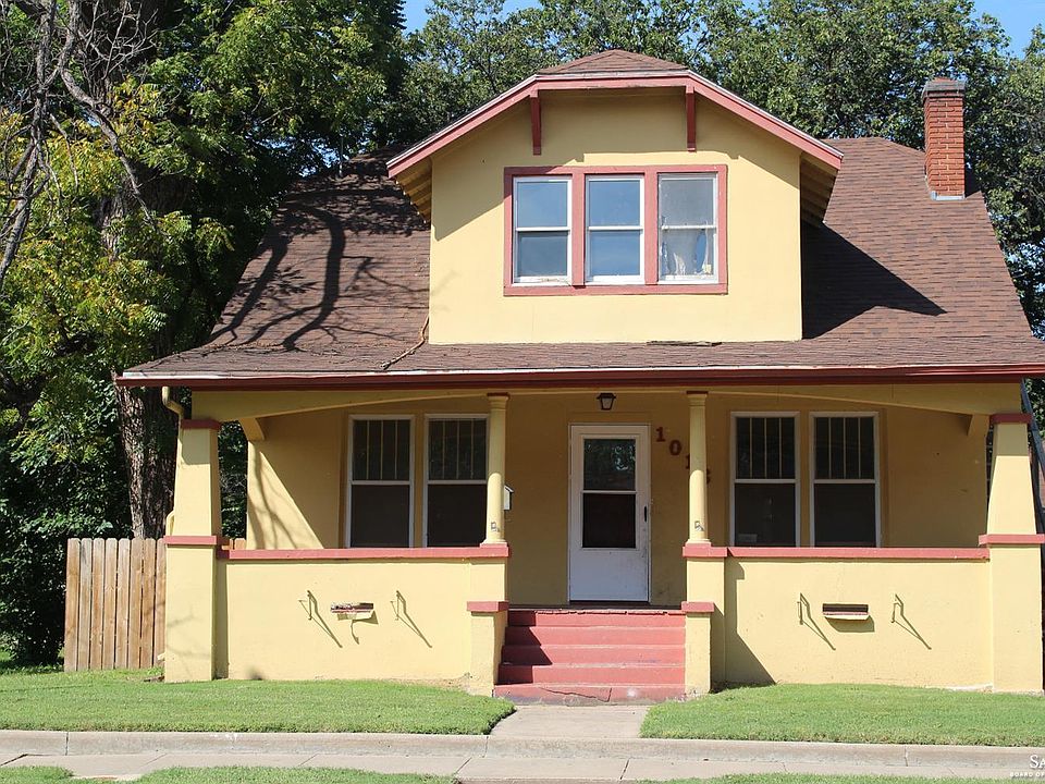 1st image of 1016 W 1st St