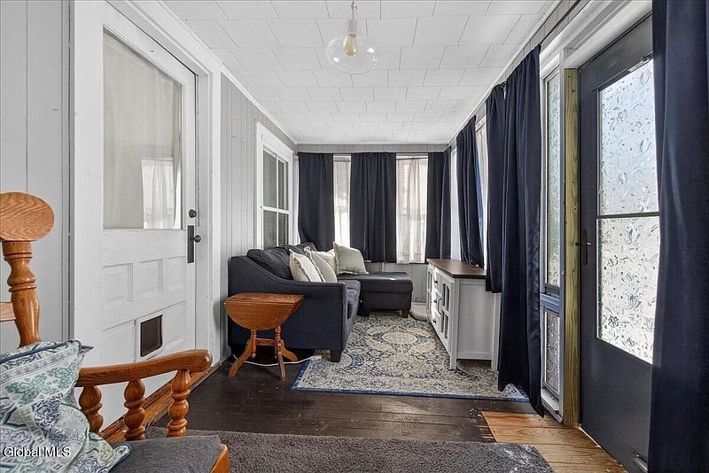 4th image of 5 Bloomingdale Avenue